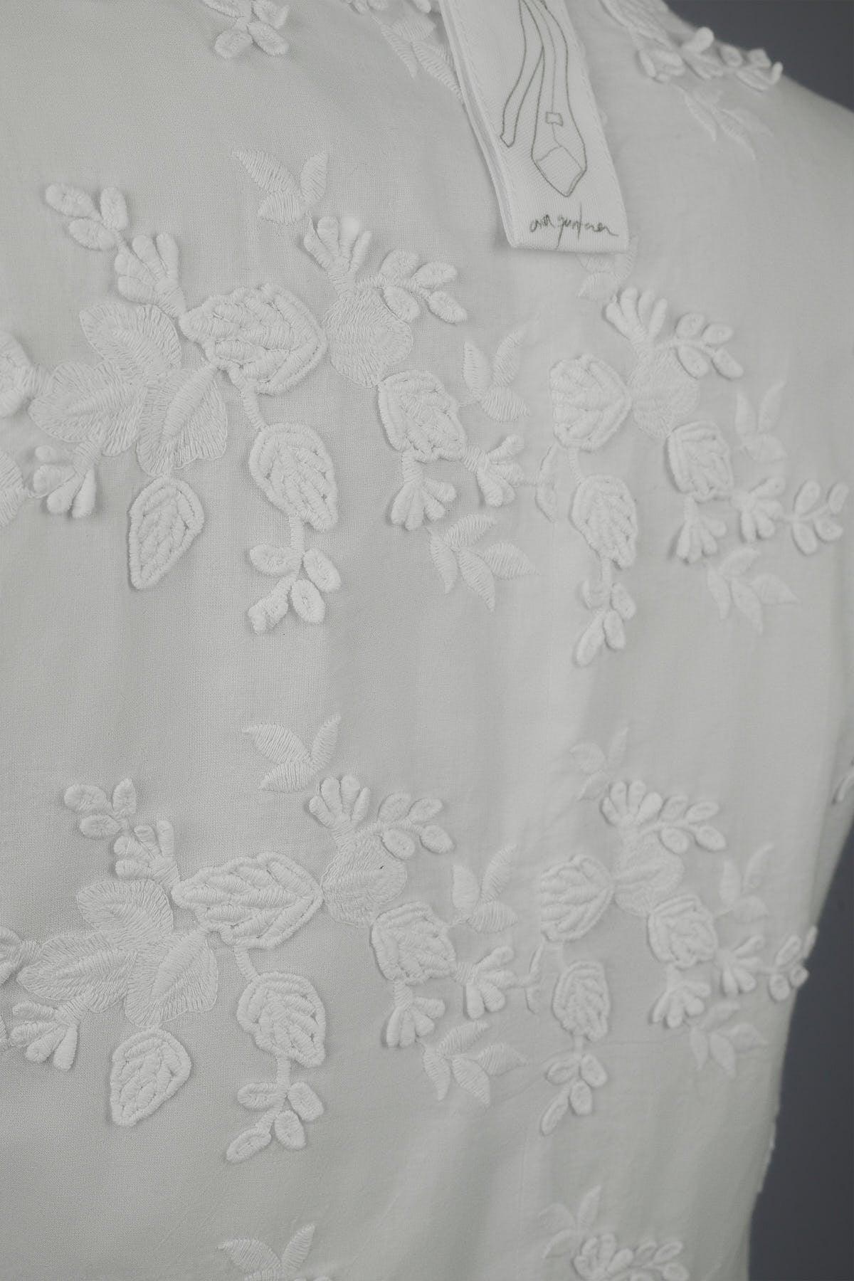 LEHENGUSU VEST WHITE FLOWERS - BIAAF LAB