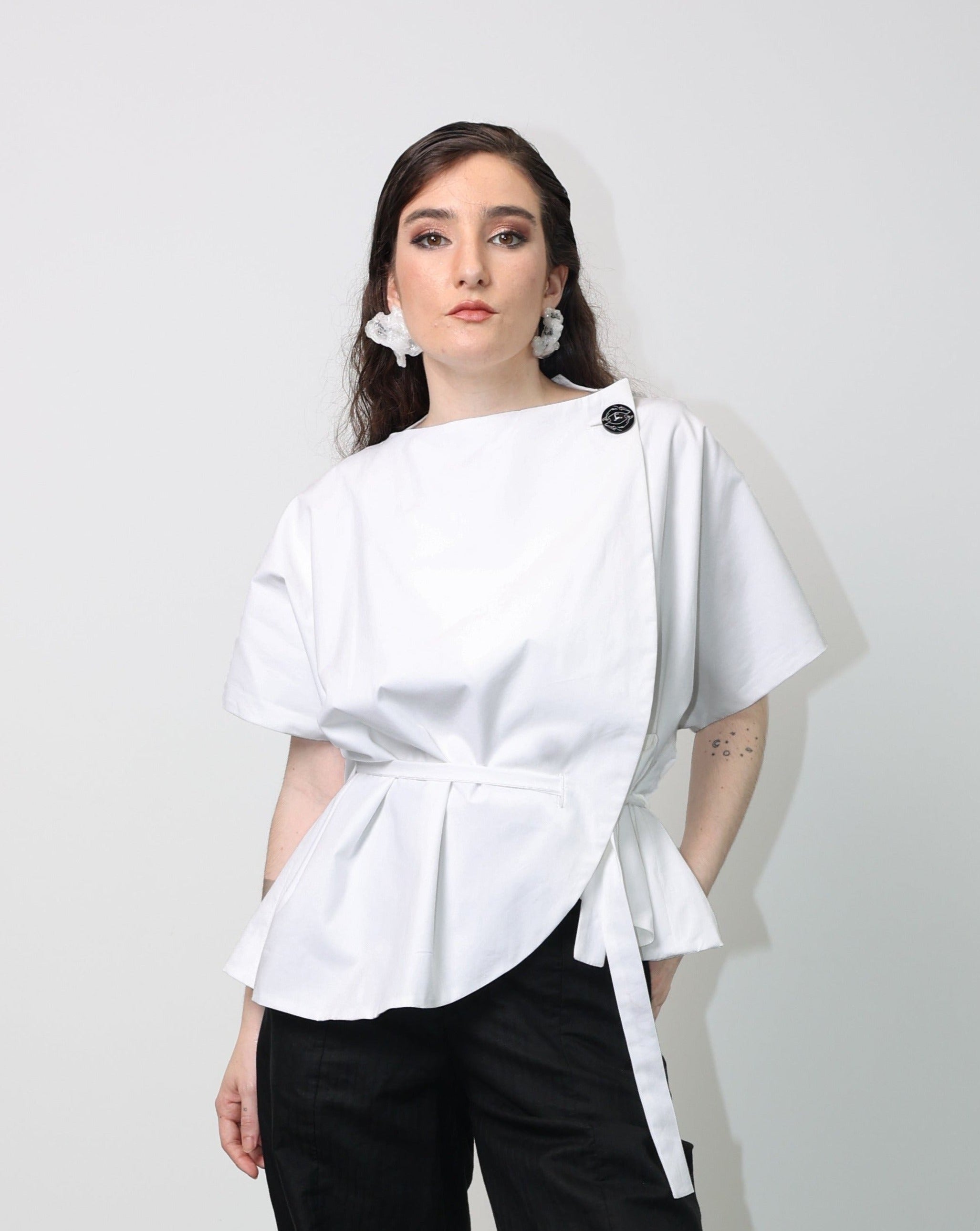 CAMISA ASIMETRICA BLANCA