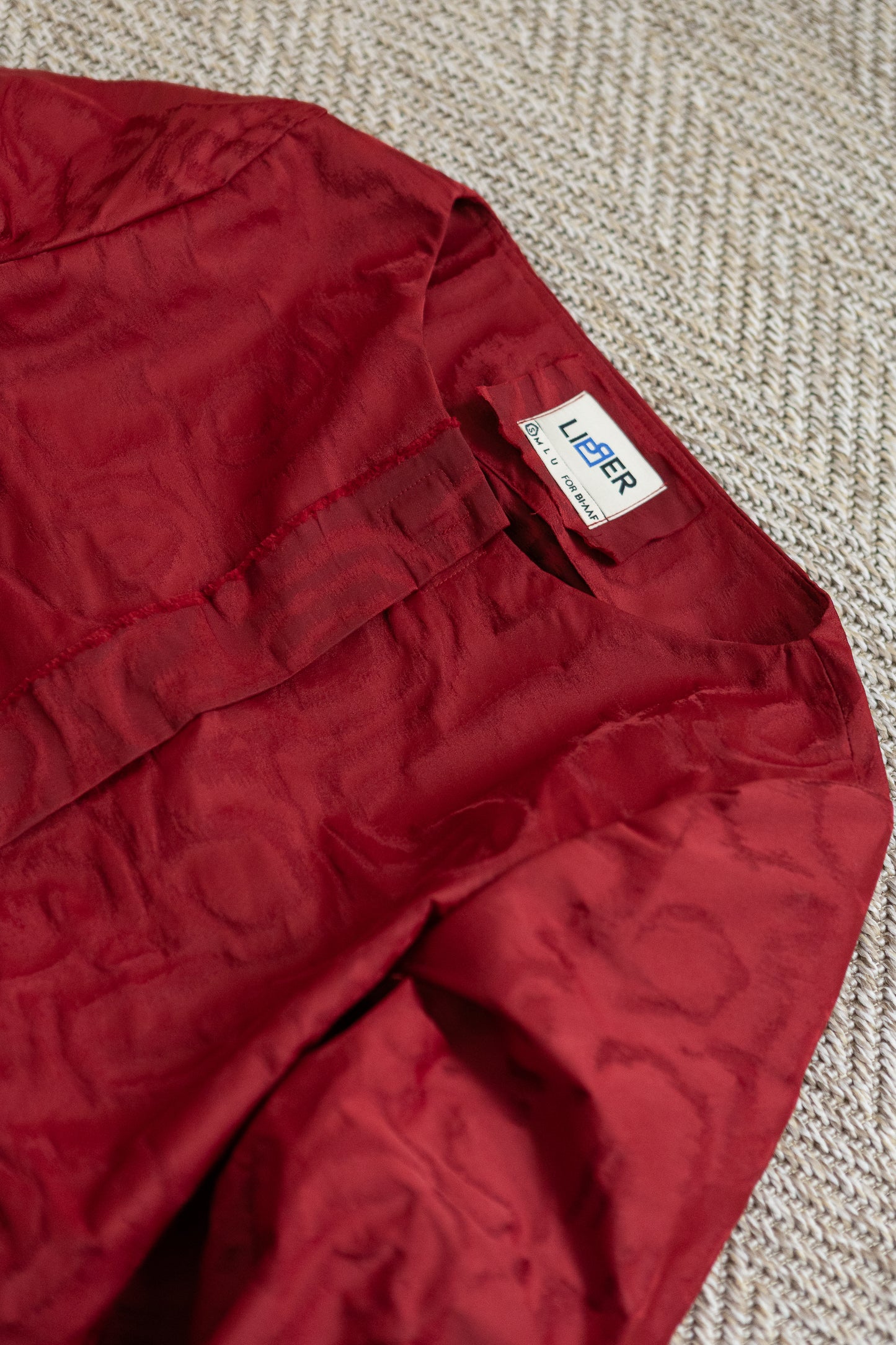 MOIRÉ red shirt
